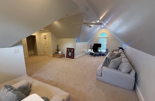 Oxford House | 4BR/4Bath right off the Square w/2 King Beds!