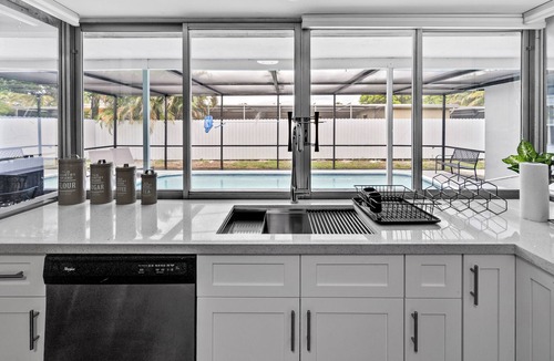 Miramar House | 4BR Getaway + Pool + Game Room, 18-mins to Oceann