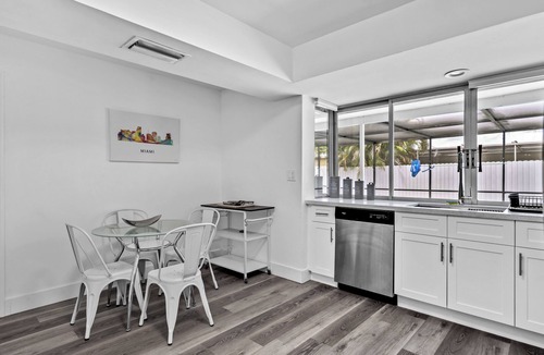Miramar House | 4BR Getaway + Pool + Game Room, 18-mins to Oceann