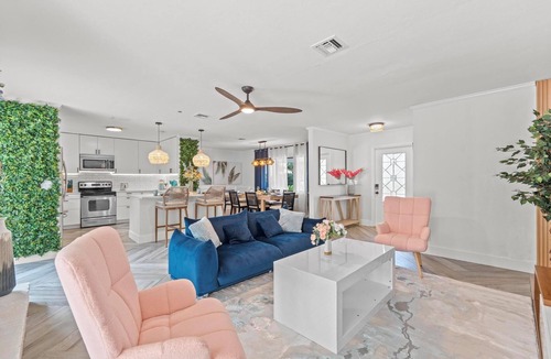 West Palm Beach House | 4BR Private Family Pool Getaway Near Beaches & Downtown