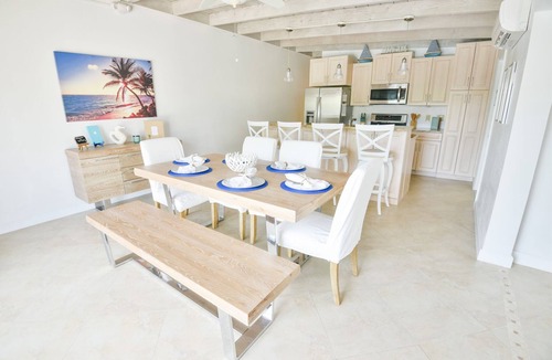 Key Colony Beach House | 4YR New- 2bed 2bath, 37ft Dock, Cabana Club, Kayak & Bikes- UPDATED