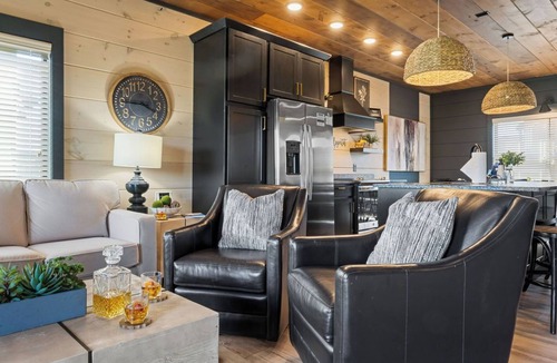 Sevierville Cabin | 5-bedroom,WATER PARK, indoor pool, jacuzzi, game room, pet friendly, sleeps 16
