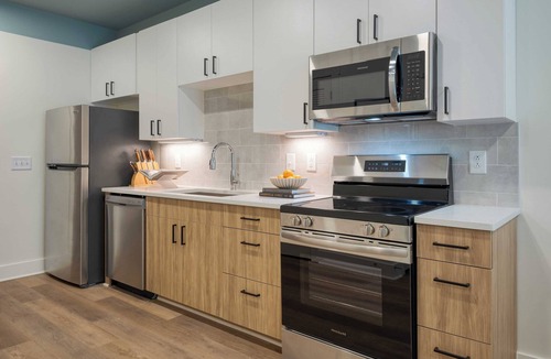 12 South Apartment | 5 Boutique 1BR Suites in 12 South Sleeps 20