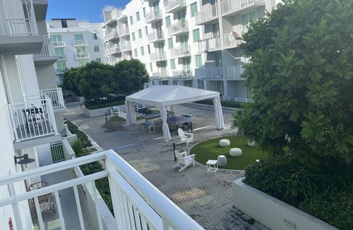 Flagami Apartment | 5⭐️ (Gym, Pool, Jacuzzi, Sauna, billiards 🎱, etc…