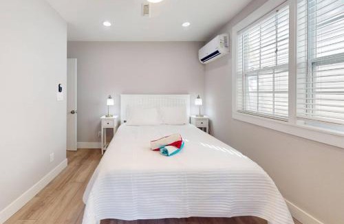 Madeira Beach House | 5 - Island Paradise Cottages - Sea Grape