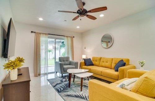 Bay Crest Park House | 5 Mi to Beach Tampa Retreat with Furnished Lanai!