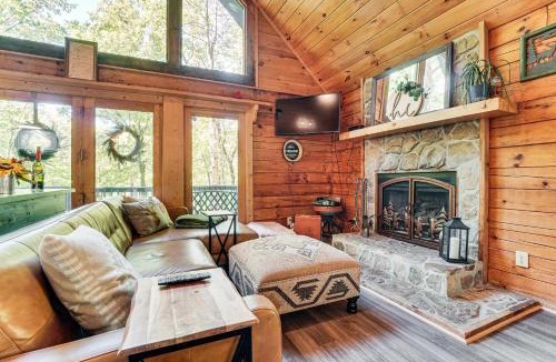 Sautee Nacoochee House | 5 Mi to Helen: Hideaway w/Deck & Grill!