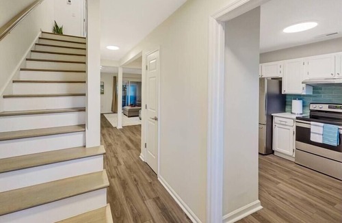 Old Village House | 5 Min to Beach — King Beds