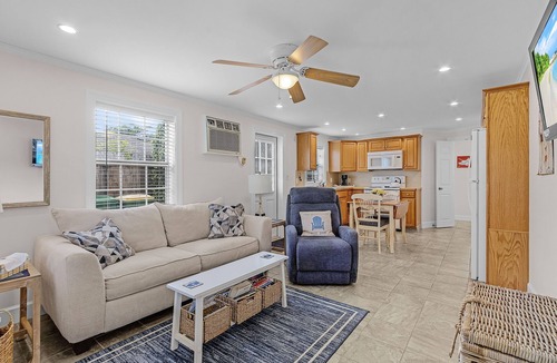 Naples Park House | 5 min to Beaches, Available Jan 2026 21 nt min. Beach Pass Incl.