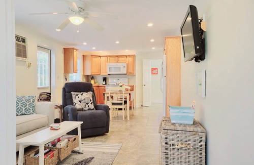 Naples Park House | 5 min to Beaches, Available Jan 2026 21 nt min. Beach Pass Incl.