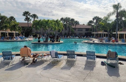 Kings Lake Condo | 5 min to downtown and beachs
