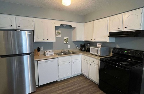 Norwood House | 5 Mins from Uptown & Near Airport- Norwood Nest