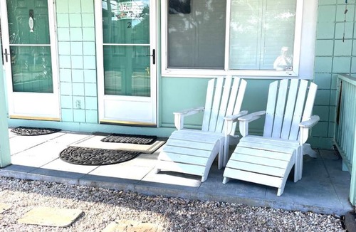 Windy Hill Apartment | 5 O'Clock Somewhere, dogs ok, quick walk to Ocean