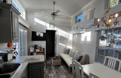 Sandbridge House | 5 Star - Back Bay Area Tiny House “5 min walk to Sandbridge Beach”