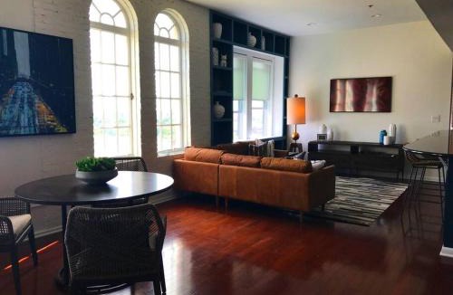 Pleasant Street Apartment | 5-star Luxury Apartment - Atop the Seagle Building