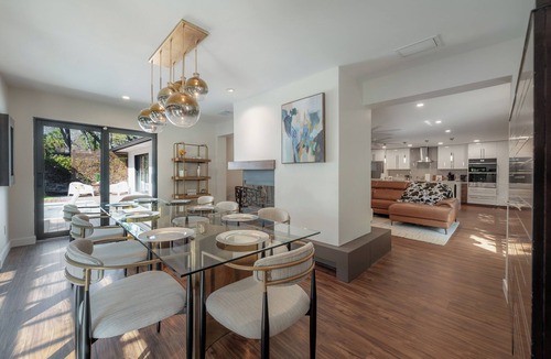 Beach Park House | 5 Star Luxury Getaway Heated Pool & Outdoor Fireplace