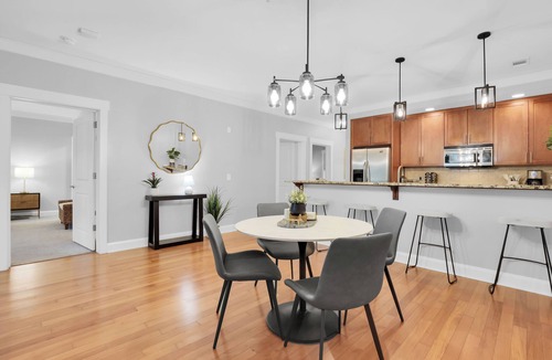 Old West Broad Neighborhood House | 5 Units w/Free Parking Walkable Historic District | The Juliette by AvantStay