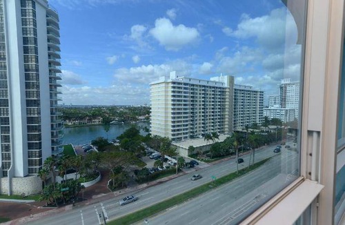 Mid Beach Apartment | 550 m² Apartment ∙ 2 bedrooms ∙ 15 guests