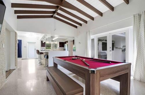 Seybold House | 5BR Miami Oasis w Pool Near Design District