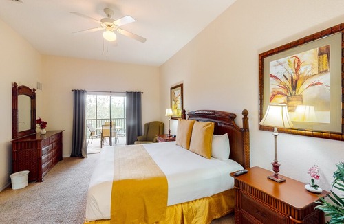West Kissimmee Condo | 5th floor condo w/ sauna, shared pools, hot tub, gym, balcony, near theme parks