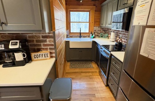 Tate Cabin | 6 ACRES RETREAT SAUNA, HOT TUB, FIRE PIT, GAMES