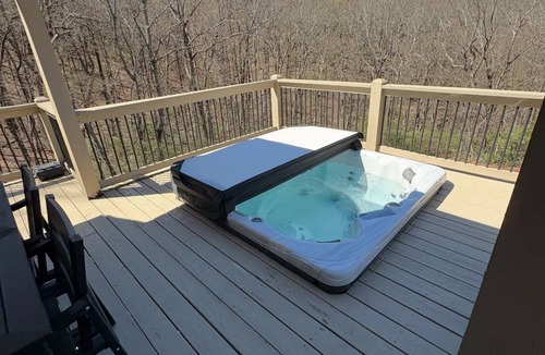 Tate Cabin | 6 ACRES RETREAT SAUNA, HOT TUB, FIRE PIT, GAMES