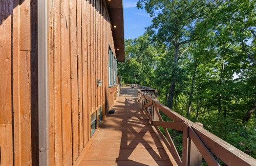Bowling Green House | 6 bedroom 5 bath dream escape with over 4600 square feet!