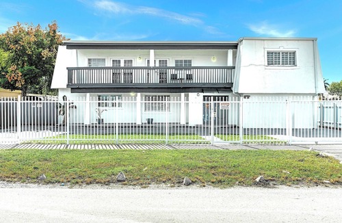 Miami Gardens House | 6 Bedrooms 4 bath 2 story home Miami Gardens sleep 20