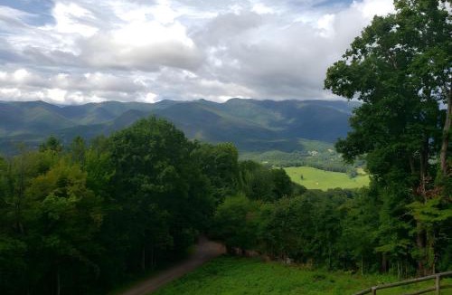 Hayesville House | 6 Mi to Chatuge Lake: Spacious Cabin w/Mtn Views!
