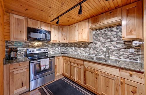 Robbinsville House | 6 Mi to Town: Robbinsville Apt w/Deck & Grill