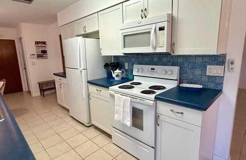 Englewood East House | 6 Miles From Beaches ~ Cozy Home w/Screened Lanai