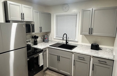 Grover House | 6 min. FROM CATAWBA 2 KINGS….QUIET REMODELED HOME PERFECT FOR COUPLES GETAWAY