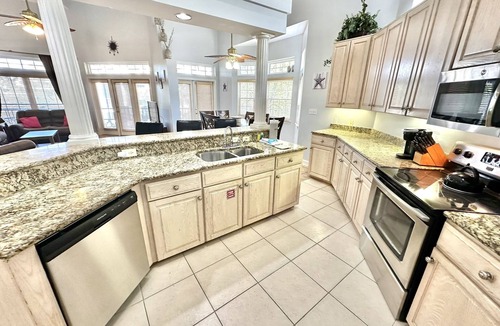 Sandestin Condo | 6-Seat Golf Cart! Steps to Pool! Fresh paint & decor 5259TS