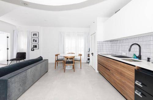 South of Fifth Apartment | 61 m² Serviced apartment ∙ 4 guests
