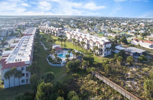 Butler Beach Condo | 64 m² Condo ∙ 1 bedroom ∙ 4 guests