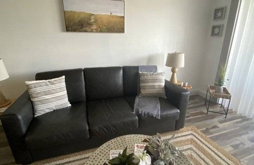 Edgewood Condo | 65 m² Condo ∙ 1 bedroom ∙ 3 guests