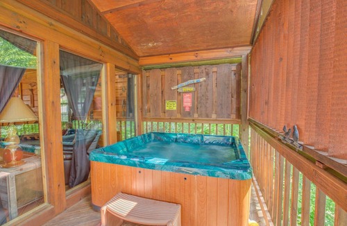 Sevierville Cabin | 68 m² Cabin ∙ 1 bedroom ∙ 4 guests