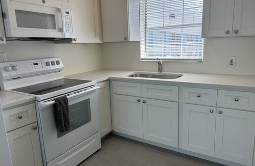 Bay Esplanade Apartment | 6B · Bay Apartment with Water View 6b