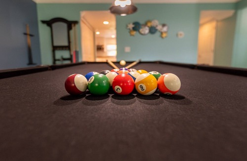 Port Malabar House | 6Bed 4.5Ba Retreat w/ Pool-GameRoom-Netflix-Coffee-Wifi