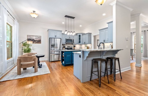 Opelika House | 6BR - 5 min to RTJ - Game Room - Back Deck with Grill - Sleeps 15