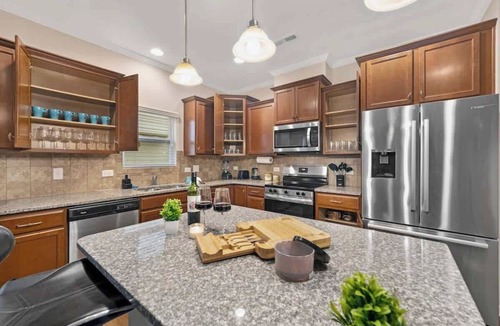 Charlotte House | 6BR Group Stay Near UNCC & Charlotte Speedway