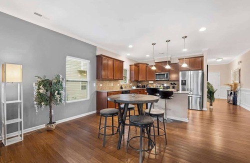 Charlotte House | 6BR Group Stay Near UNCC & Charlotte Speedway