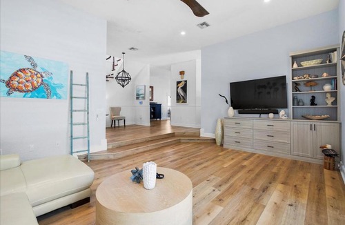 Englewood House | 6BR, Pool & Putting Green Estate on Manasota Key Beach