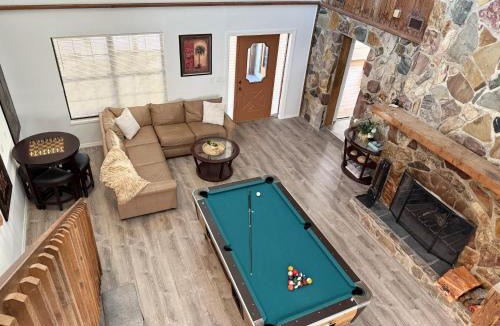 Grove City House | 6BR Triplex – Walk to Marina & Lighthouse Grill