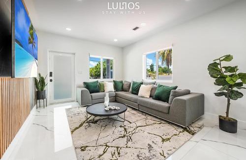 Coral Terrace House | 6BR Ultimate Retreat Pool, Sports Court & BBQ L10