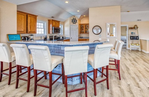 Sandbridge House | 7 + Bedroom, 5.5 Bthrm - Pool/Hot Tub, Semi-Ocean Front - Sandbridge Beach, VA
