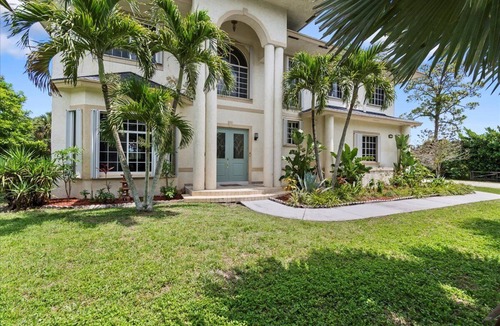 Loxahatchee House | 7 Bedroom Equestrian Haven