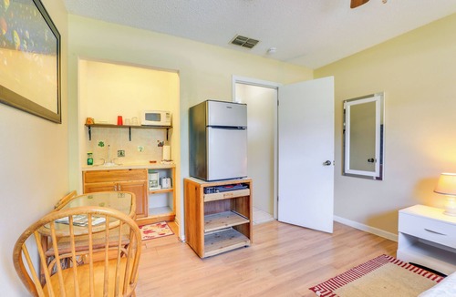 Pinellas Park Apartment | 7 Mi to Beach: Pinellas Park Studio w/Patio