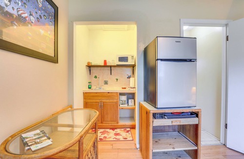 Pinellas Park Apartment | 7 Mi to Beach: Pinellas Park Studio w/Patio