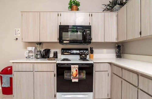 Lindfields House | 7 miles to Disney | 3bd | Pool
